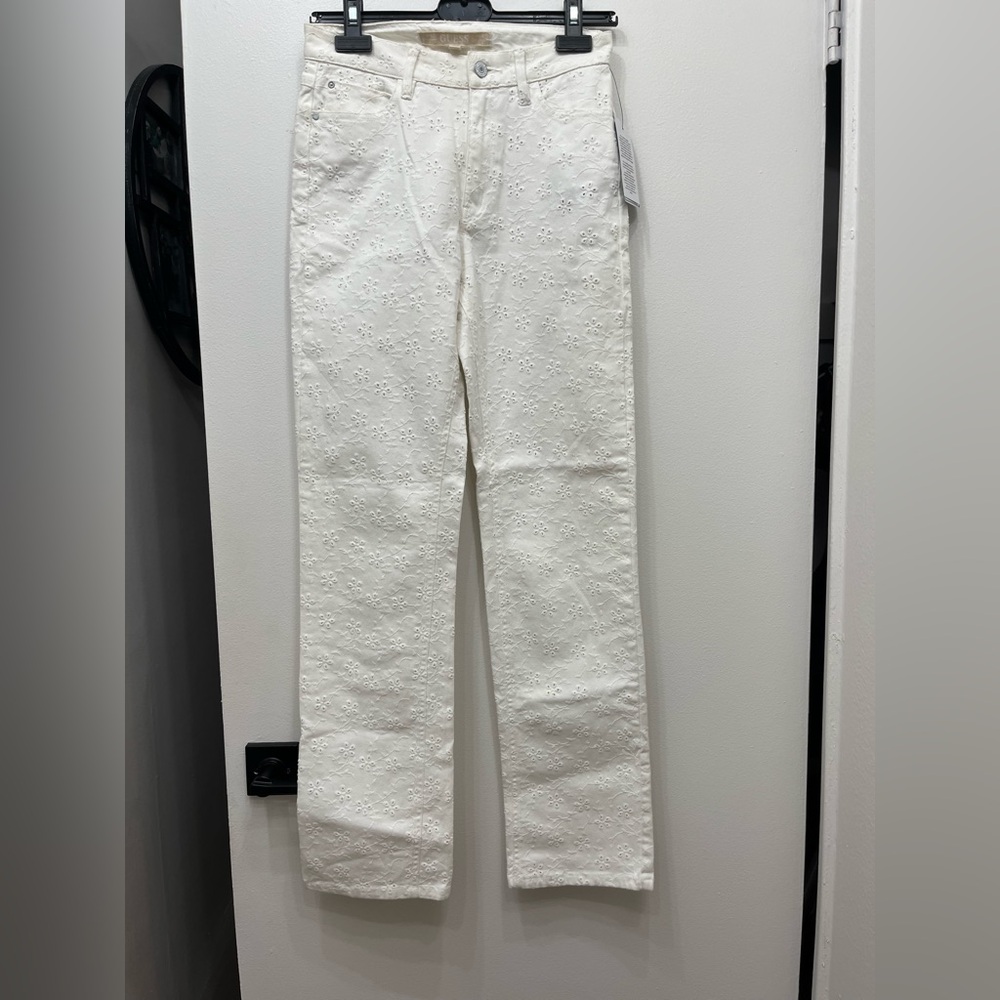 NWT GUESS White Embroidered Straight Jeans Sz 26 $138 MSRP
